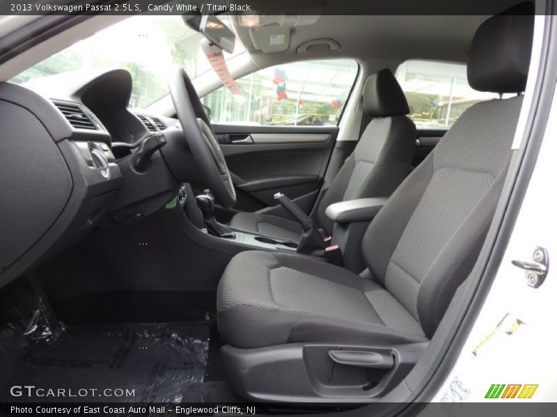 Candy White / Titan Black 2013 Volkswagen Passat 2.5L S