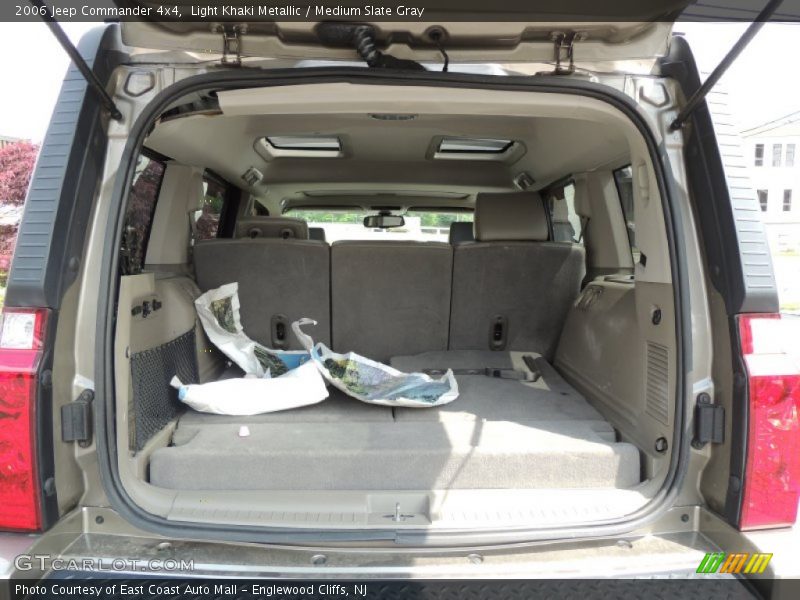 Light Khaki Metallic / Medium Slate Gray 2006 Jeep Commander 4x4