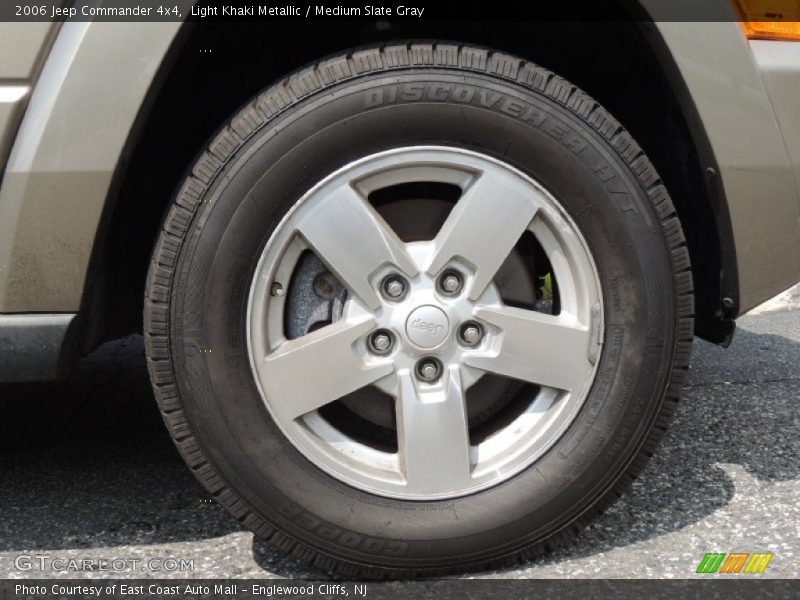 Light Khaki Metallic / Medium Slate Gray 2006 Jeep Commander 4x4