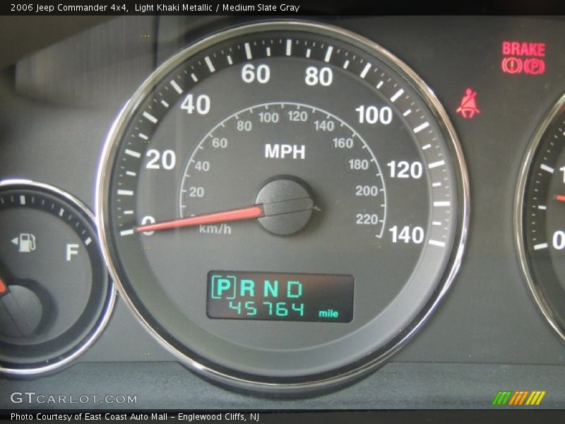 Light Khaki Metallic / Medium Slate Gray 2006 Jeep Commander 4x4
