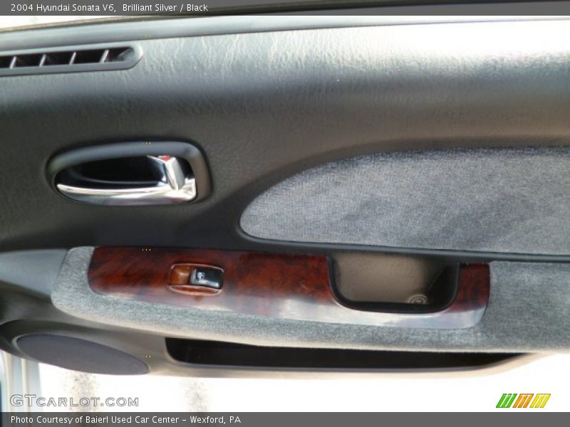 Brilliant Silver / Black 2004 Hyundai Sonata V6