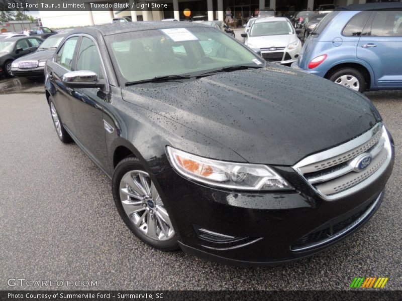 Tuxedo Black / Light Stone 2011 Ford Taurus Limited