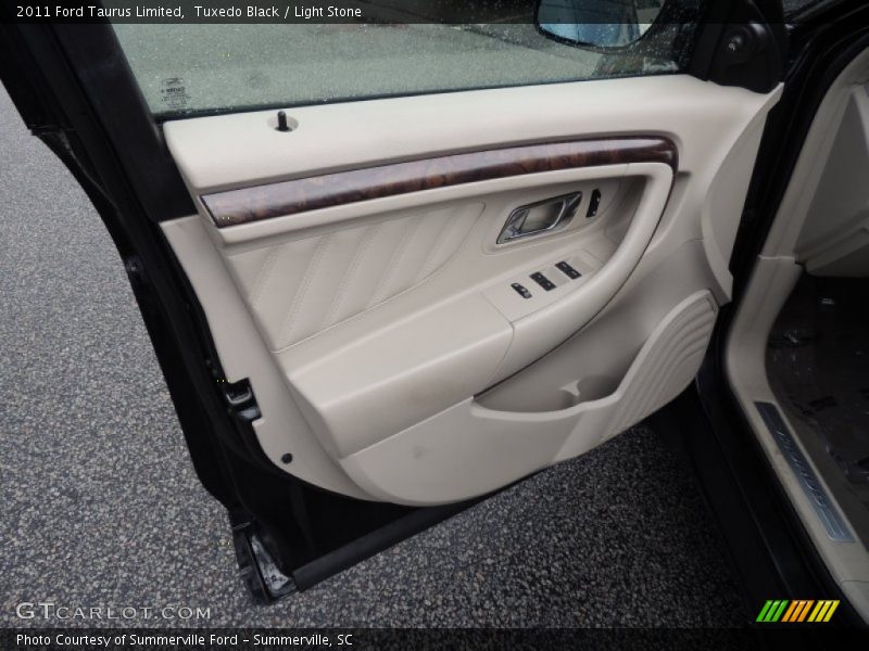 Tuxedo Black / Light Stone 2011 Ford Taurus Limited