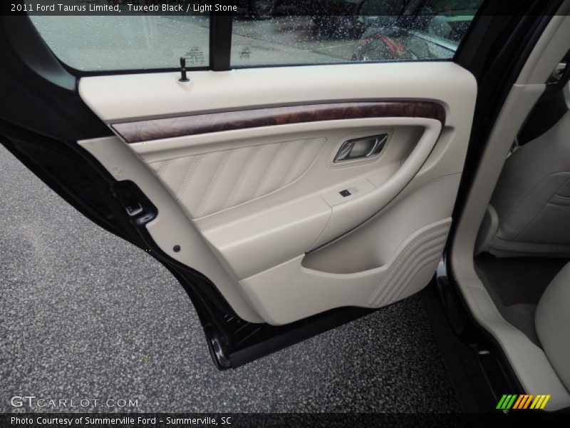 Tuxedo Black / Light Stone 2011 Ford Taurus Limited