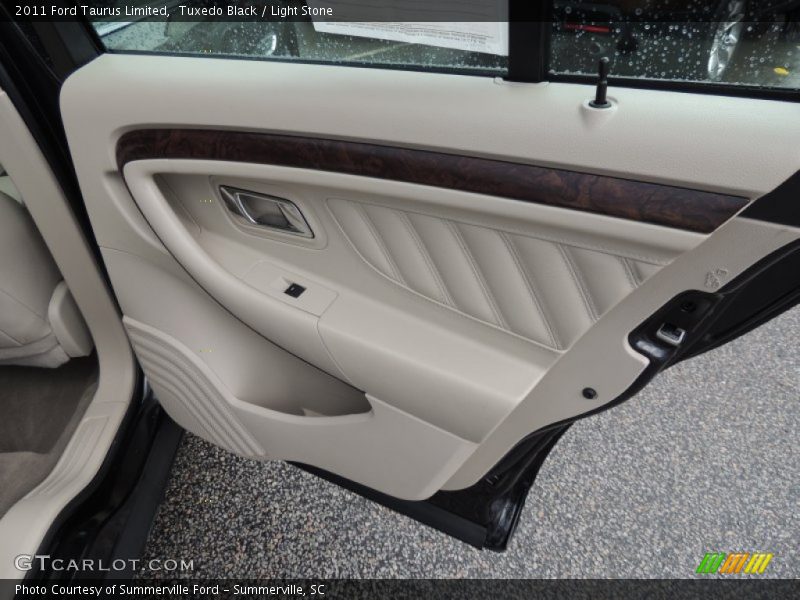 Tuxedo Black / Light Stone 2011 Ford Taurus Limited