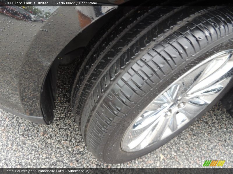 Tuxedo Black / Light Stone 2011 Ford Taurus Limited