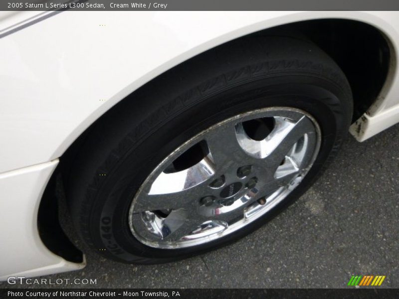 Cream White / Grey 2005 Saturn L Series L300 Sedan