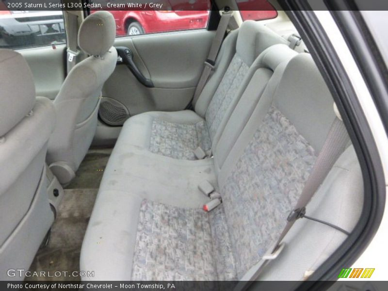 Cream White / Grey 2005 Saturn L Series L300 Sedan