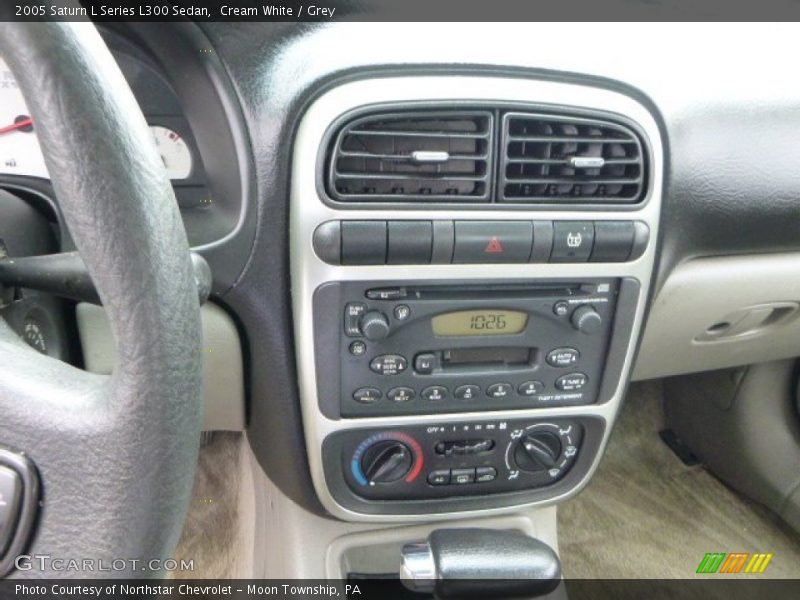 Cream White / Grey 2005 Saturn L Series L300 Sedan