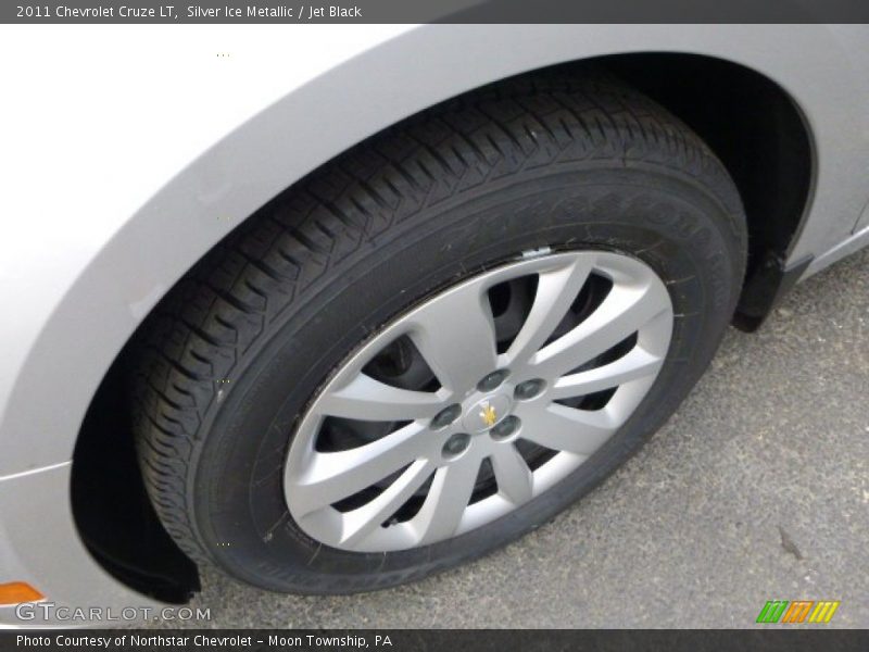 Silver Ice Metallic / Jet Black 2011 Chevrolet Cruze LT