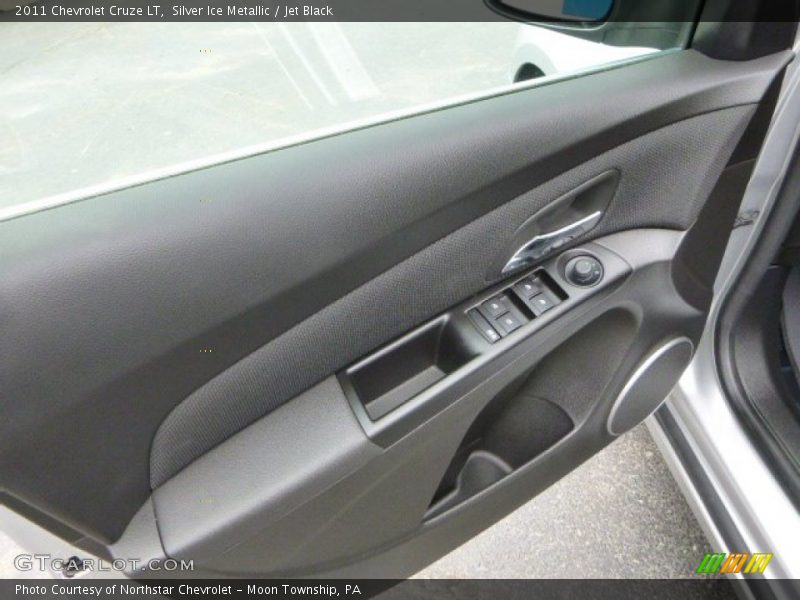 Silver Ice Metallic / Jet Black 2011 Chevrolet Cruze LT