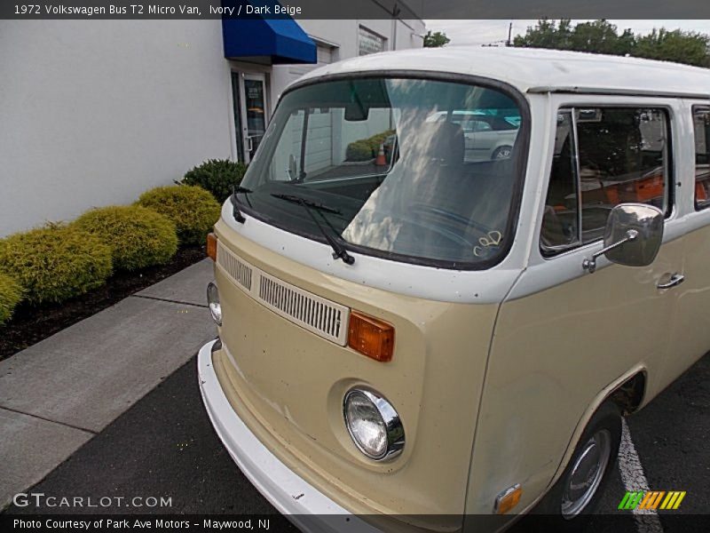 Ivory / Dark Beige 1972 Volkswagen Bus T2 Micro Van