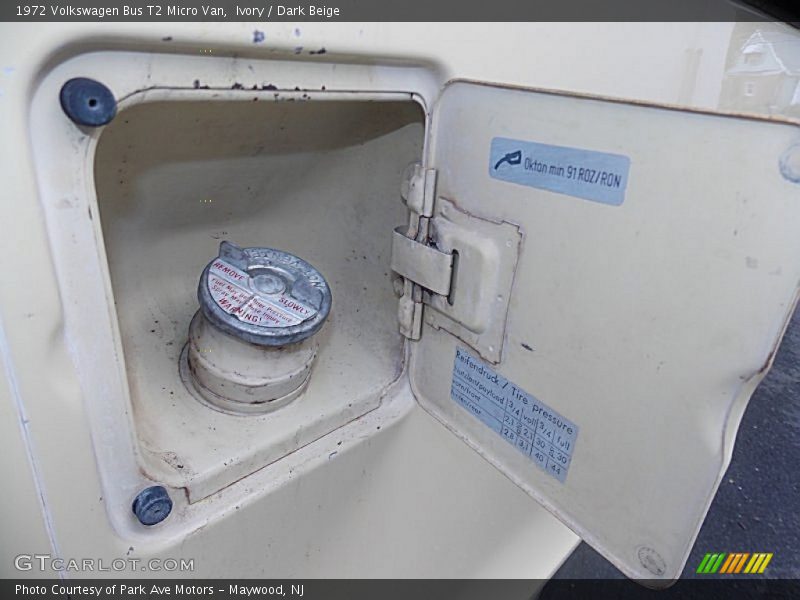 Ivory / Dark Beige 1972 Volkswagen Bus T2 Micro Van