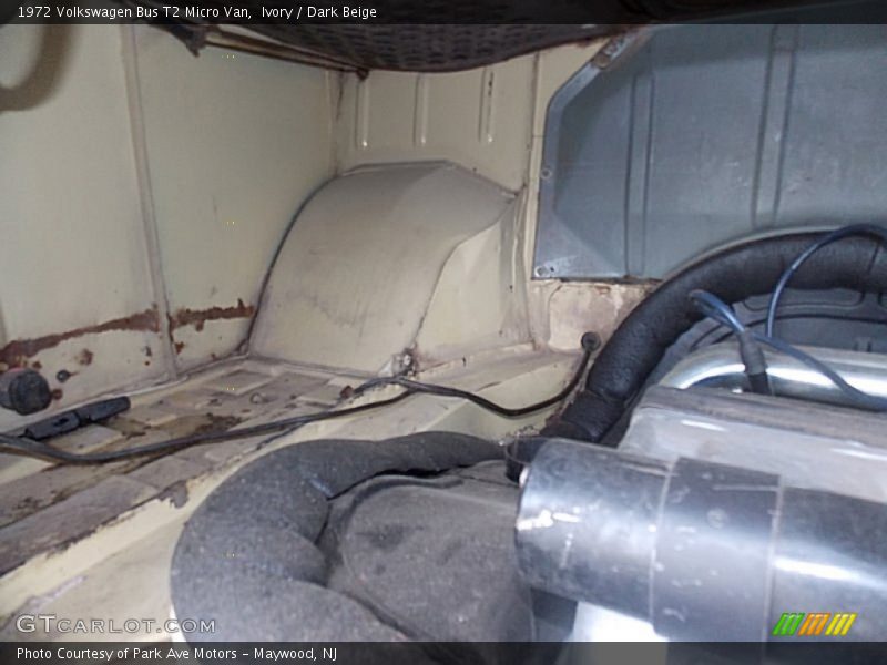 Ivory / Dark Beige 1972 Volkswagen Bus T2 Micro Van