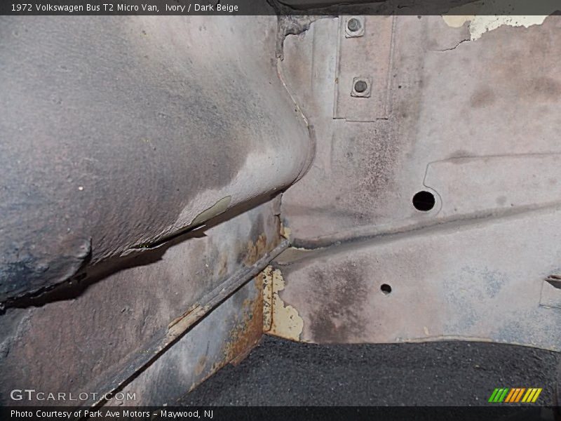Ivory / Dark Beige 1972 Volkswagen Bus T2 Micro Van