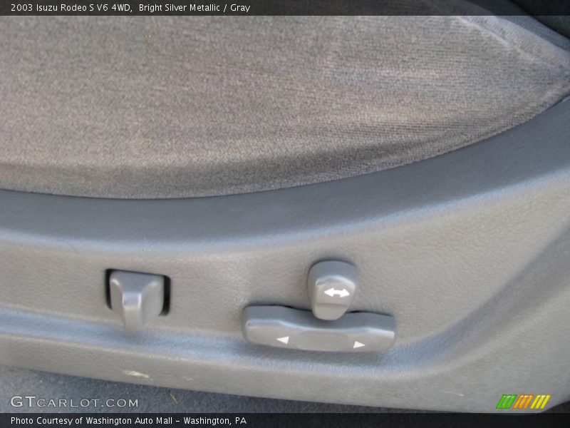 Bright Silver Metallic / Gray 2003 Isuzu Rodeo S V6 4WD