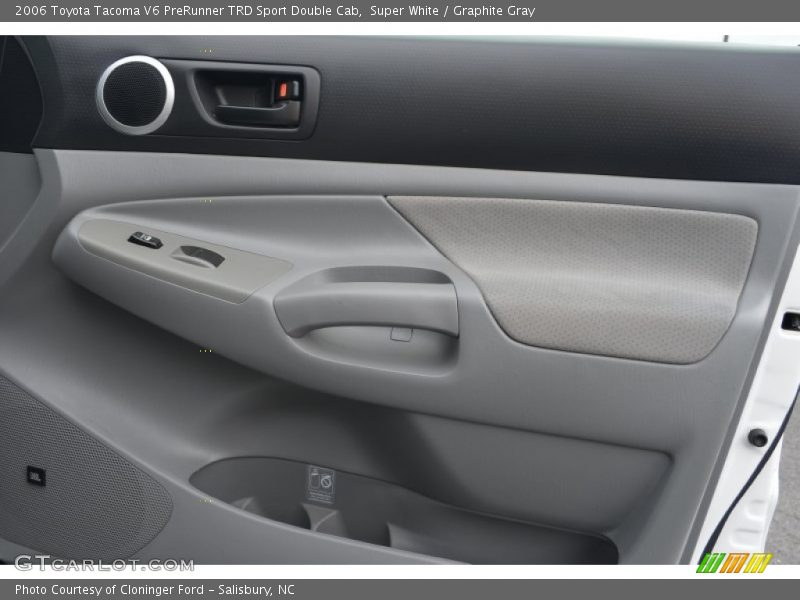 Super White / Graphite Gray 2006 Toyota Tacoma V6 PreRunner TRD Sport Double Cab