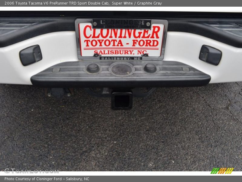 Super White / Graphite Gray 2006 Toyota Tacoma V6 PreRunner TRD Sport Double Cab