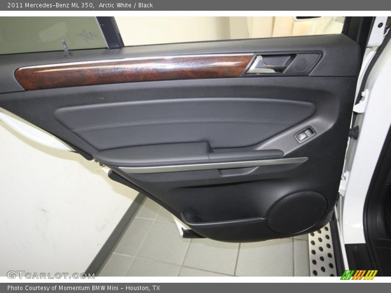 Arctic White / Black 2011 Mercedes-Benz ML 350