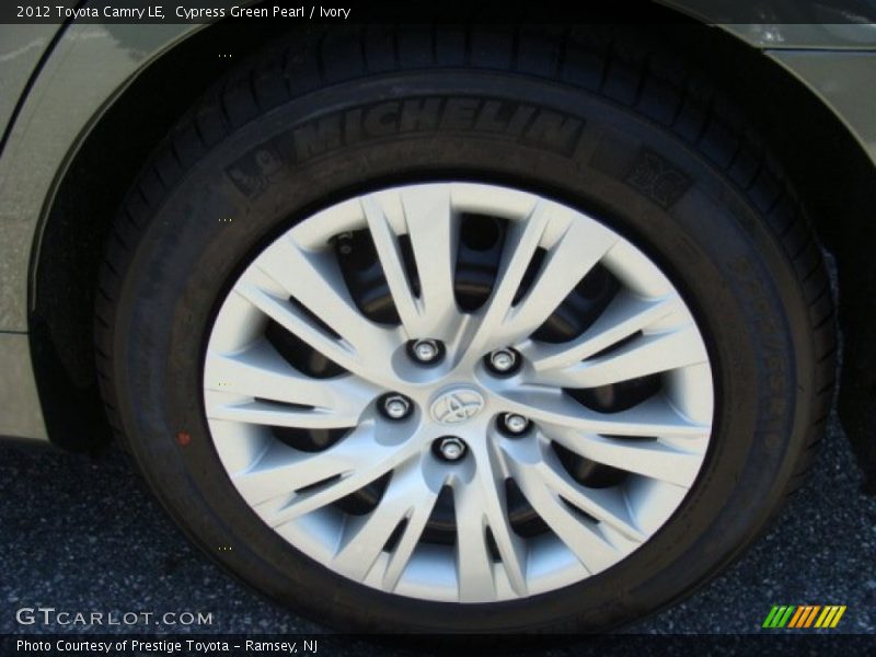 Cypress Green Pearl / Ivory 2012 Toyota Camry LE