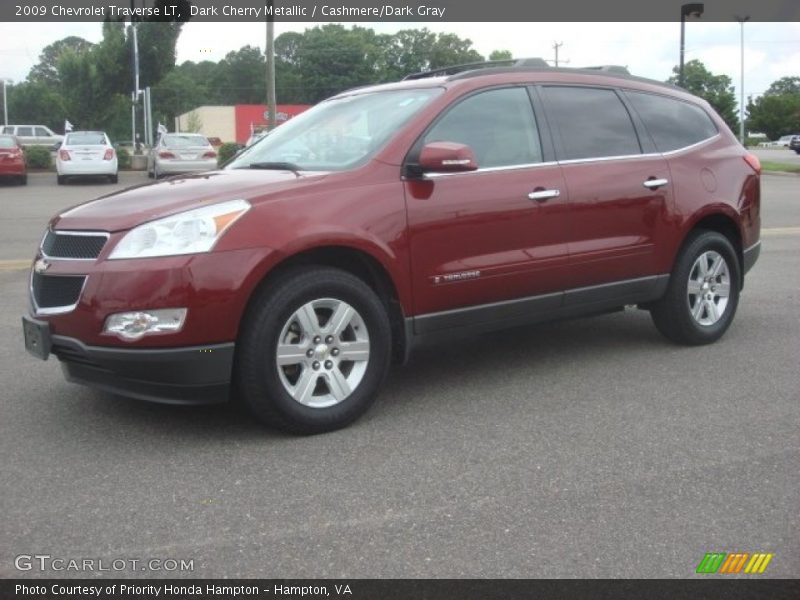 Front 3/4 View of 2009 Traverse LT