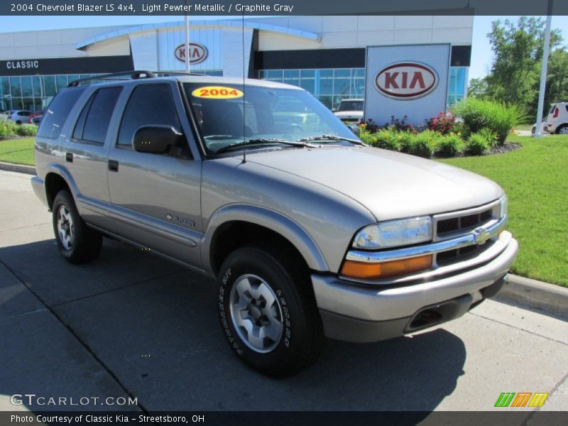 Light Pewter Metallic / Graphite Gray 2004 Chevrolet Blazer LS 4x4
