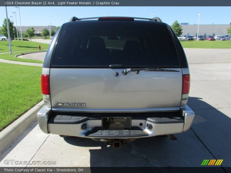 Light Pewter Metallic / Graphite Gray 2004 Chevrolet Blazer LS 4x4