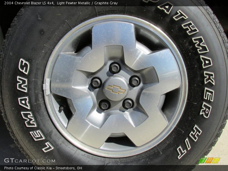 Light Pewter Metallic / Graphite Gray 2004 Chevrolet Blazer LS 4x4