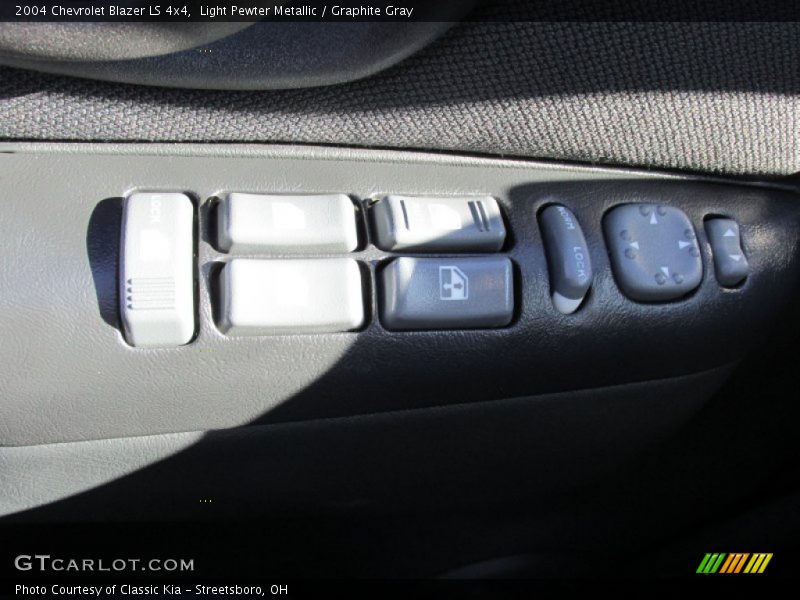 Light Pewter Metallic / Graphite Gray 2004 Chevrolet Blazer LS 4x4