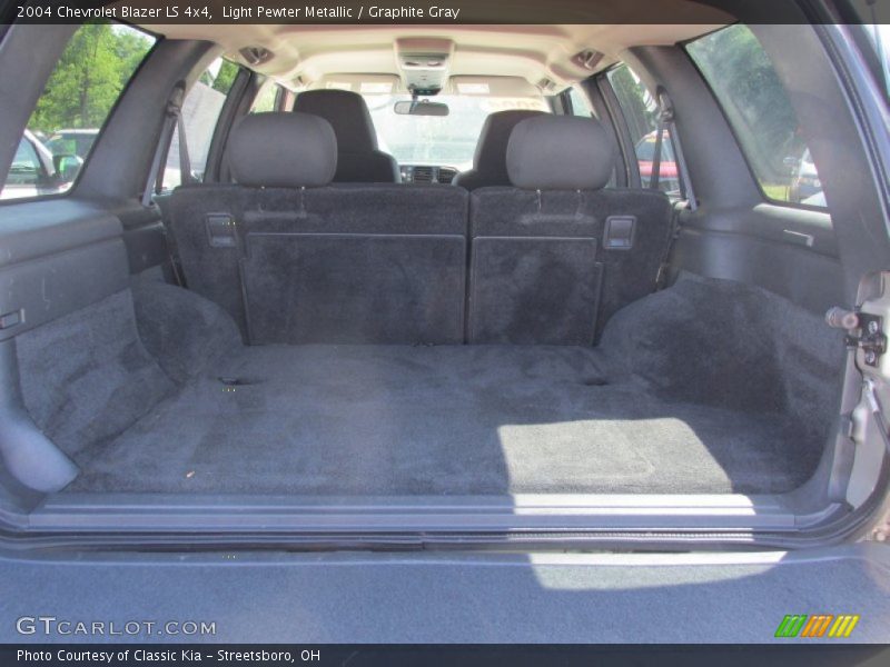 Light Pewter Metallic / Graphite Gray 2004 Chevrolet Blazer LS 4x4