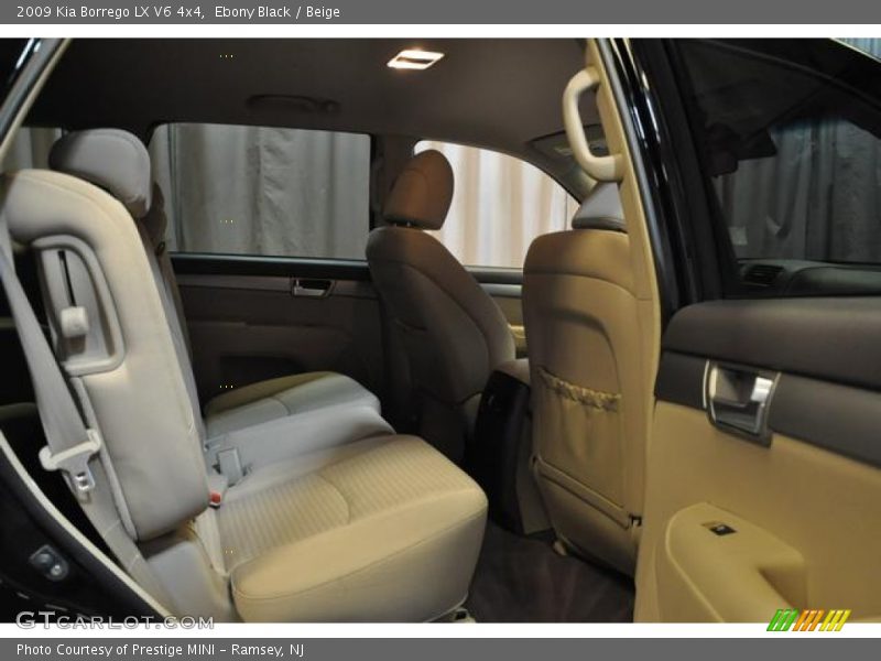 Ebony Black / Beige 2009 Kia Borrego LX V6 4x4