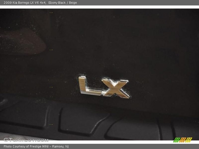 Ebony Black / Beige 2009 Kia Borrego LX V6 4x4