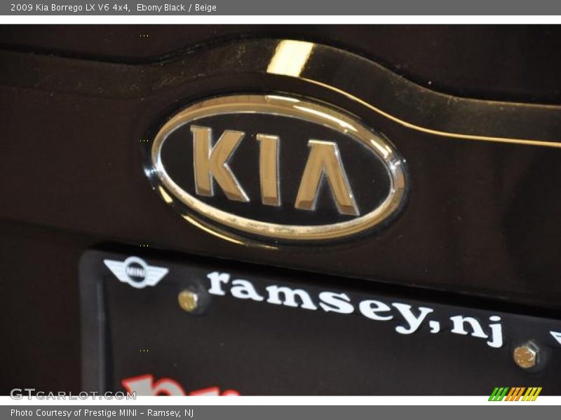 Ebony Black / Beige 2009 Kia Borrego LX V6 4x4