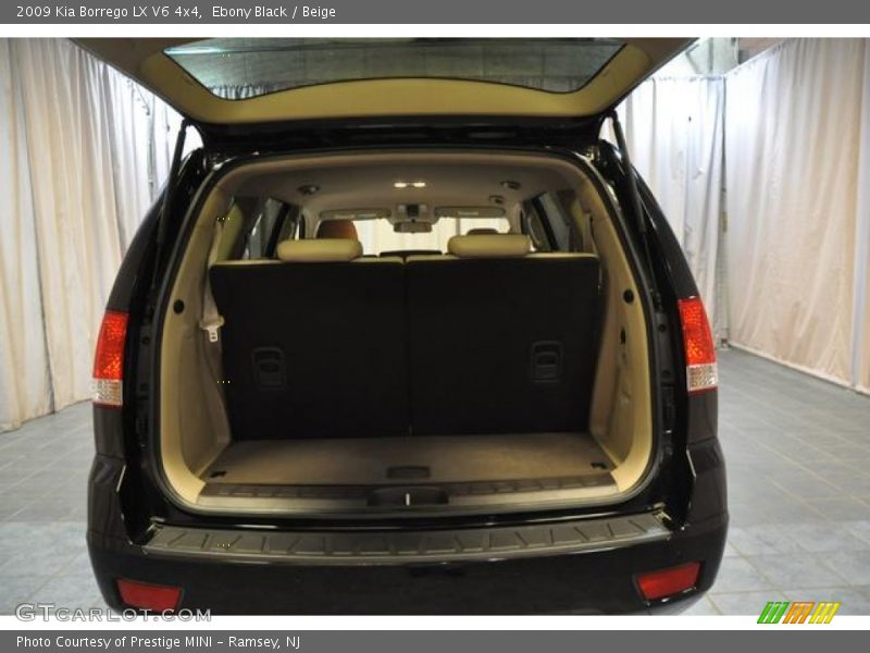 Ebony Black / Beige 2009 Kia Borrego LX V6 4x4