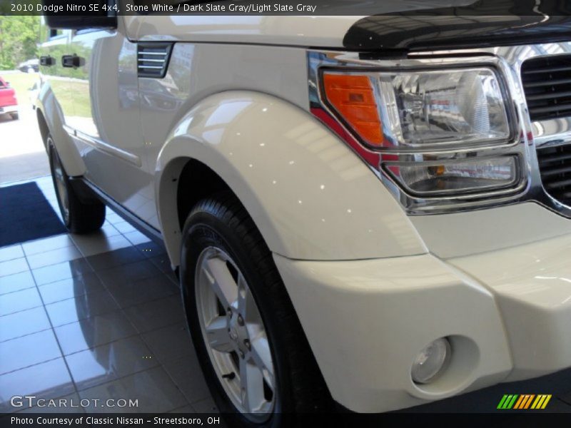 Stone White / Dark Slate Gray/Light Slate Gray 2010 Dodge Nitro SE 4x4