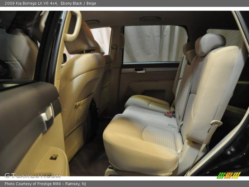 Ebony Black / Beige 2009 Kia Borrego LX V6 4x4