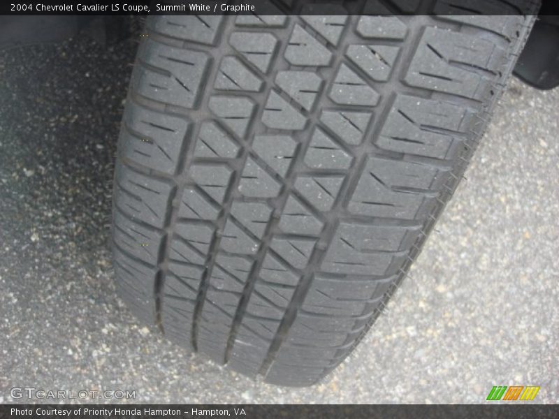 Summit White / Graphite 2004 Chevrolet Cavalier LS Coupe