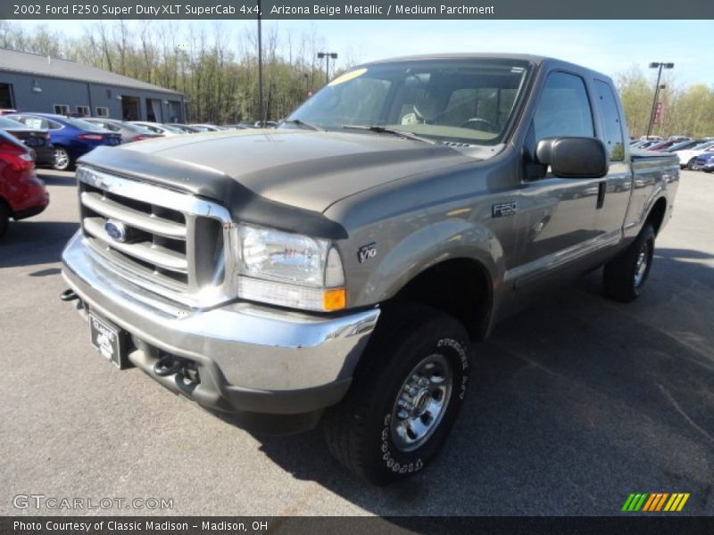 Arizona Beige Metallic / Medium Parchment 2002 Ford F250 Super Duty XLT SuperCab 4x4