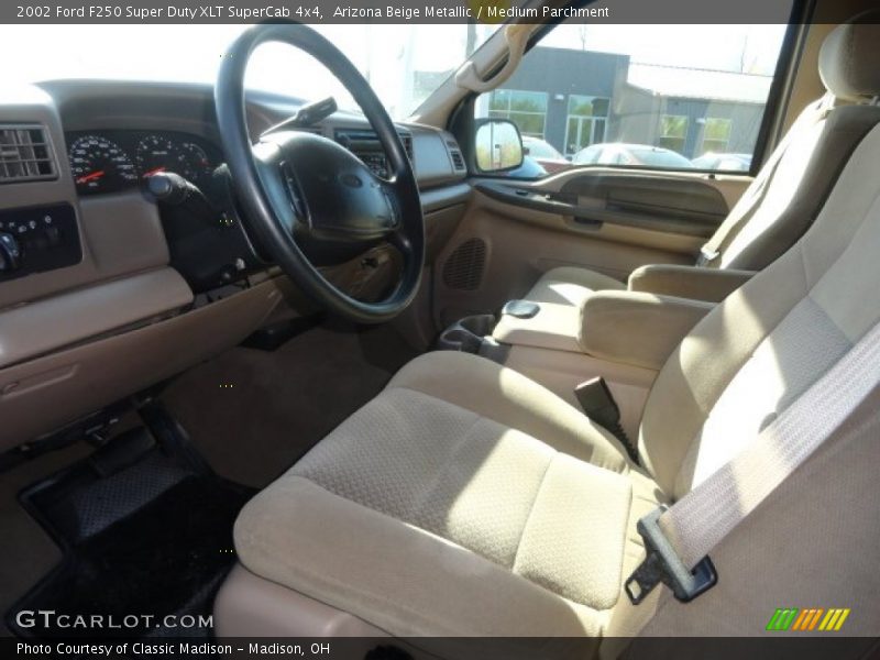 Arizona Beige Metallic / Medium Parchment 2002 Ford F250 Super Duty XLT SuperCab 4x4