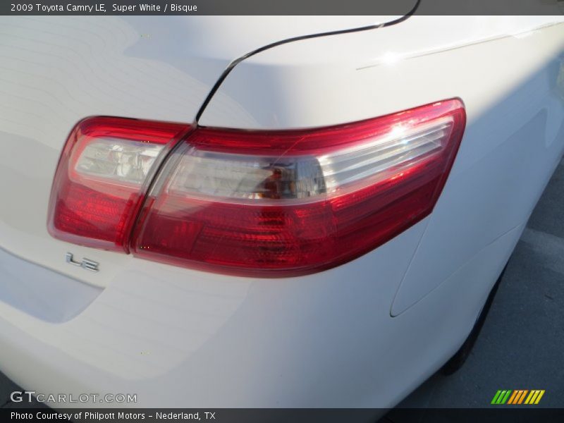 Super White / Bisque 2009 Toyota Camry LE