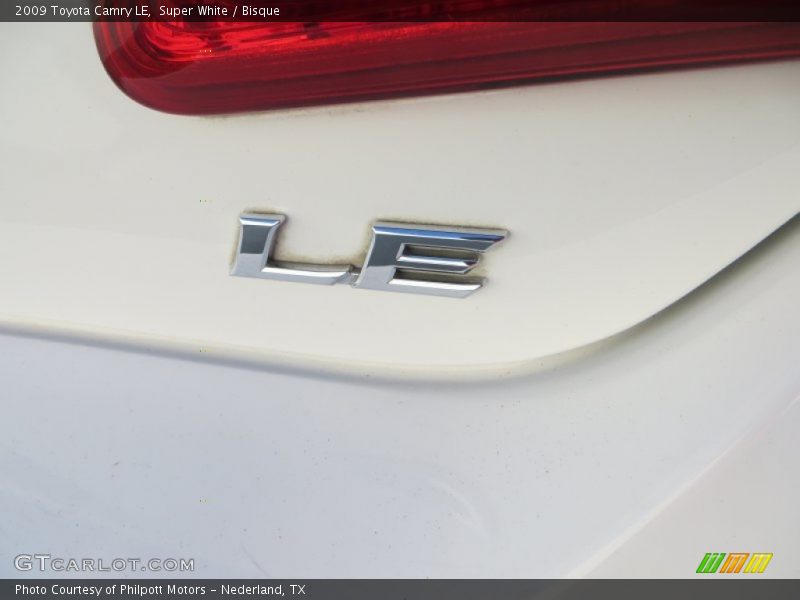 Super White / Bisque 2009 Toyota Camry LE