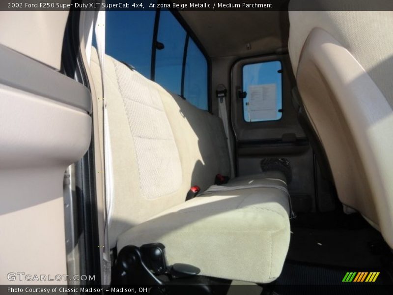Arizona Beige Metallic / Medium Parchment 2002 Ford F250 Super Duty XLT SuperCab 4x4
