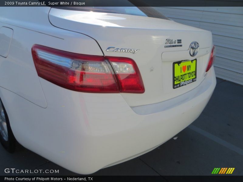 Super White / Bisque 2009 Toyota Camry LE