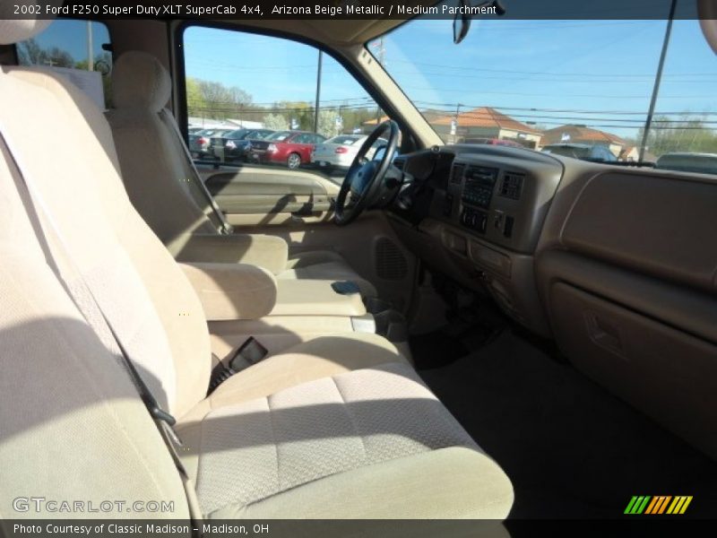 Arizona Beige Metallic / Medium Parchment 2002 Ford F250 Super Duty XLT SuperCab 4x4