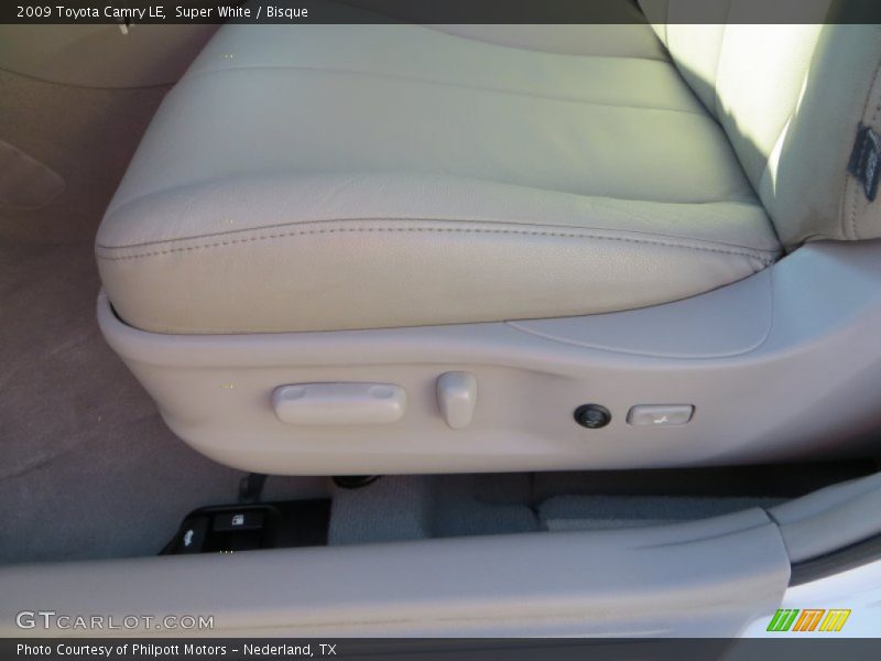 Super White / Bisque 2009 Toyota Camry LE