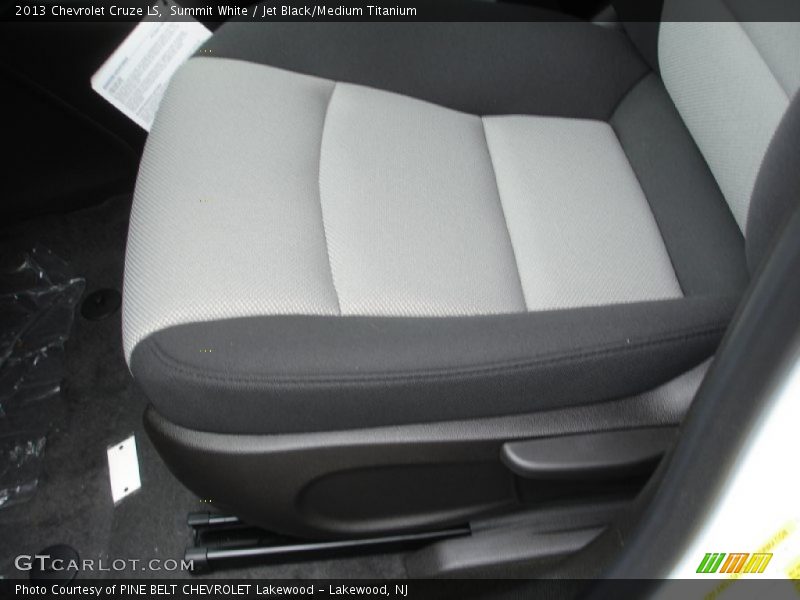 Summit White / Jet Black/Medium Titanium 2013 Chevrolet Cruze LS