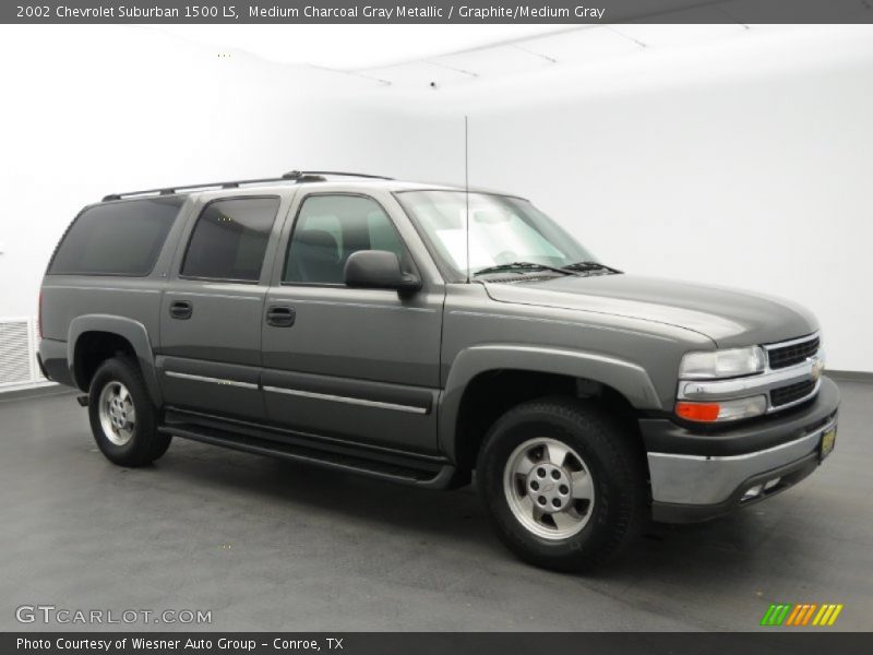 Front 3/4 View of 2002 Suburban 1500 LS
