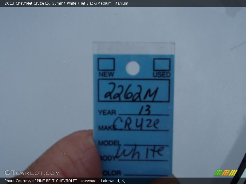 Summit White / Jet Black/Medium Titanium 2013 Chevrolet Cruze LS