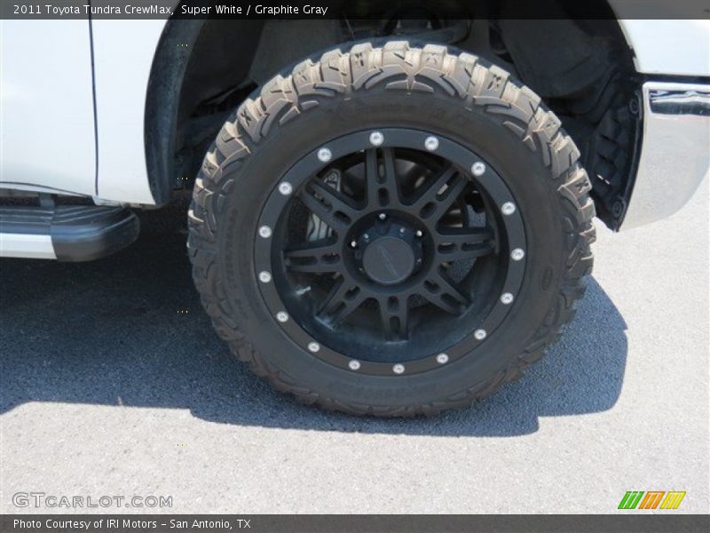 Super White / Graphite Gray 2011 Toyota Tundra CrewMax