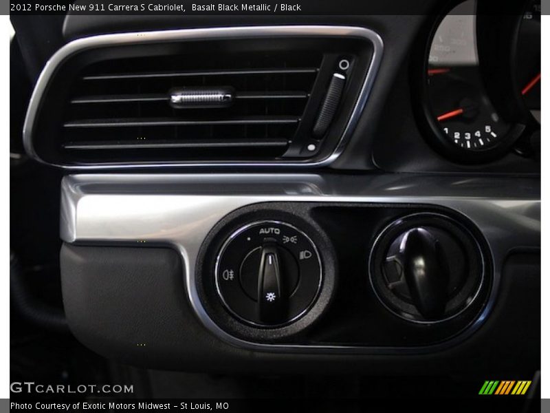 Controls of 2012 New 911 Carrera S Cabriolet